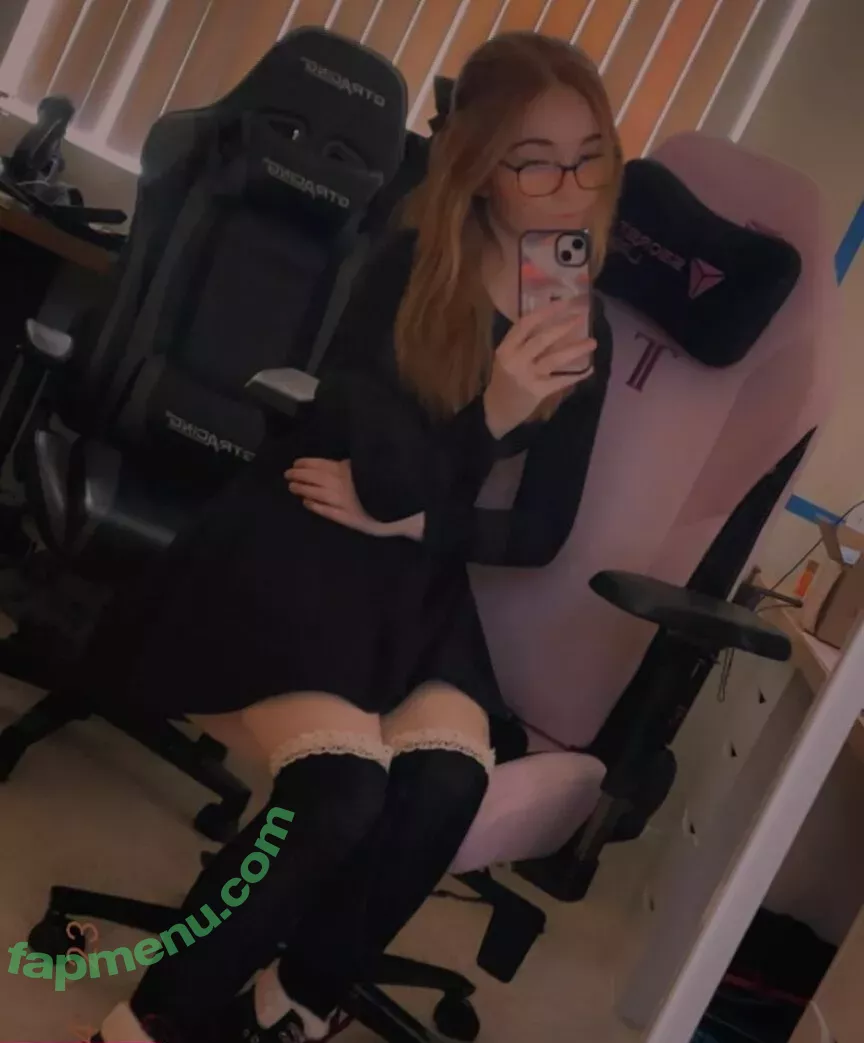 Lyssaurora nude photo #0001 (Lyssaurora)