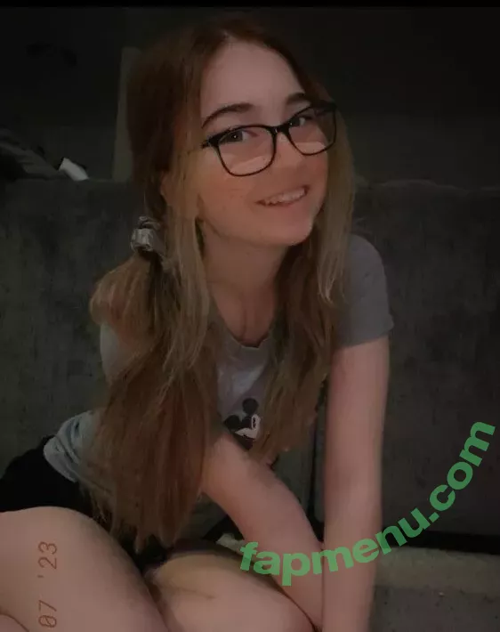 Lyssaurora nude photo #0020 (Lyssaurora)