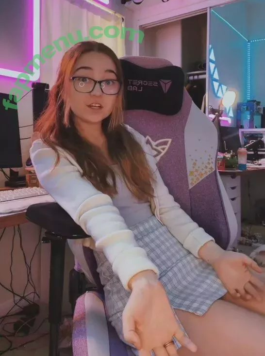 Lyssaurora nude photo #0033 (Lyssaurora)