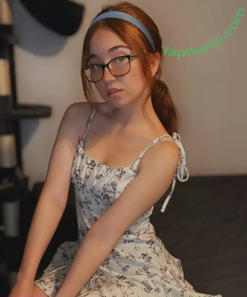 Lyssaurora nude photo #0085 (Lyssaurora)