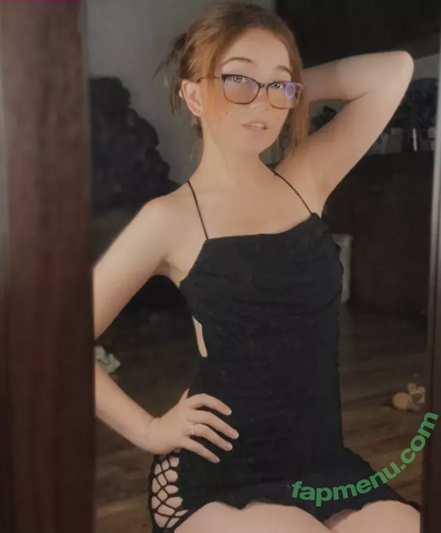 Lyssaurora nude photo #0112 (Lyssaurora)