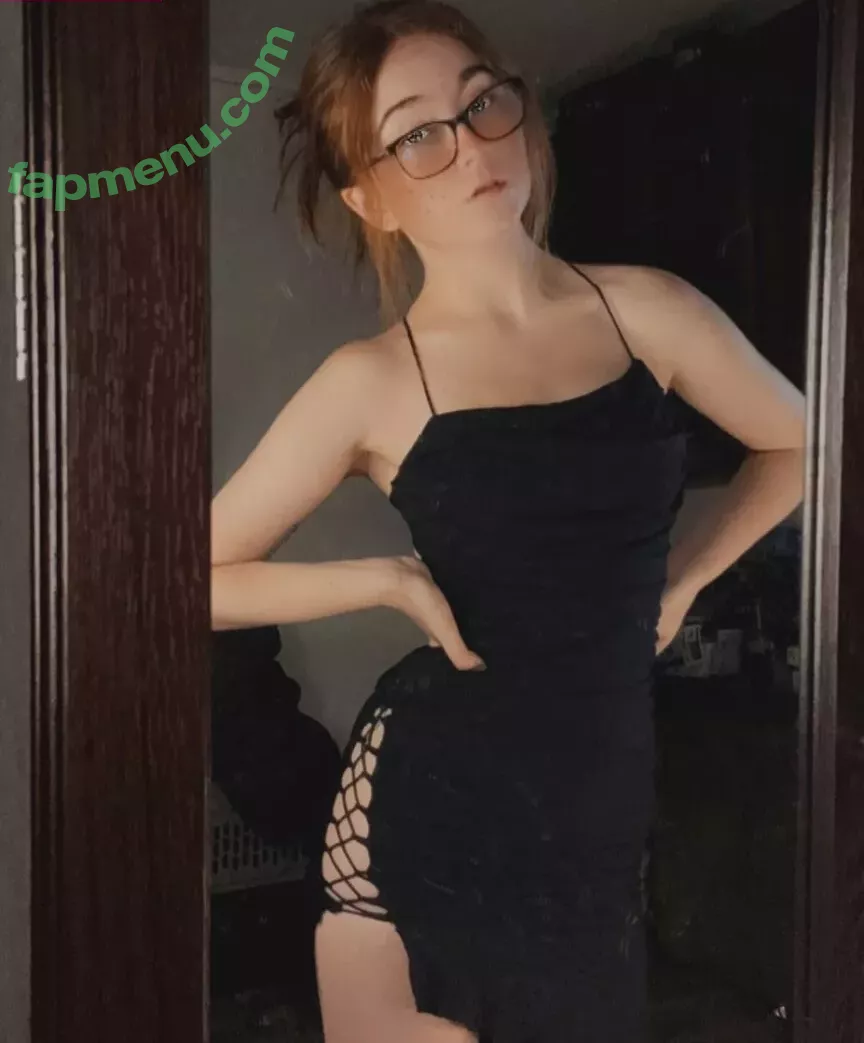 Lyssaurora nude photo #0118 (Lyssaurora)