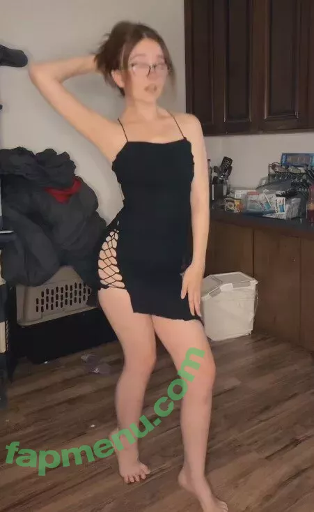 Lyssaurora nude photo #0125 (Lyssaurora)