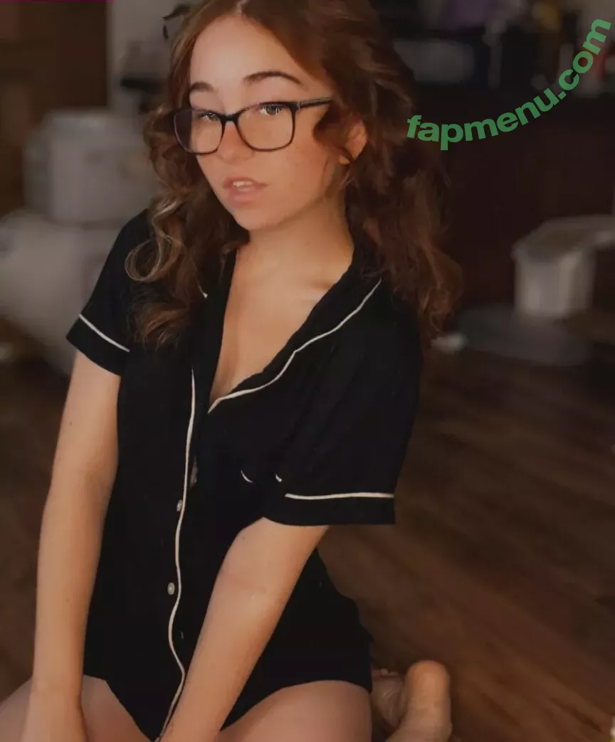 Lyssaurora nude photo #0132 (Lyssaurora)