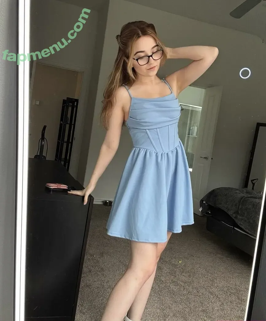 Lyssaurora nude photo #1161 (Lyssaurora)