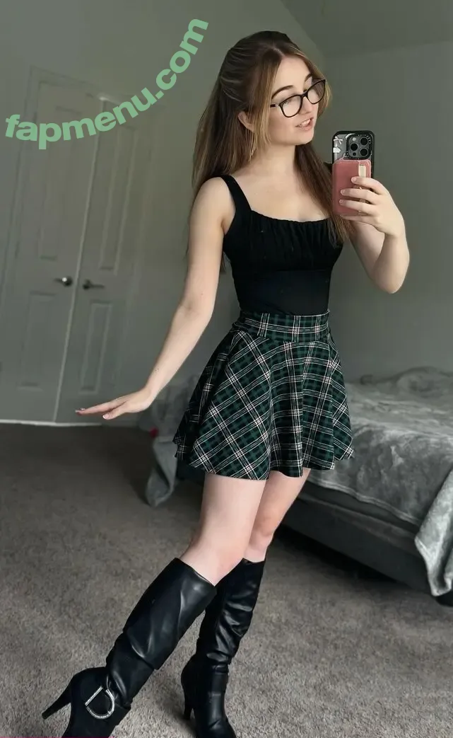 Lyssaurora nude photo #1233 (Lyssaurora)