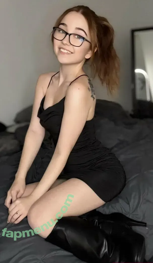 Lyssaurora nude photo #1536 (Lyssaurora)