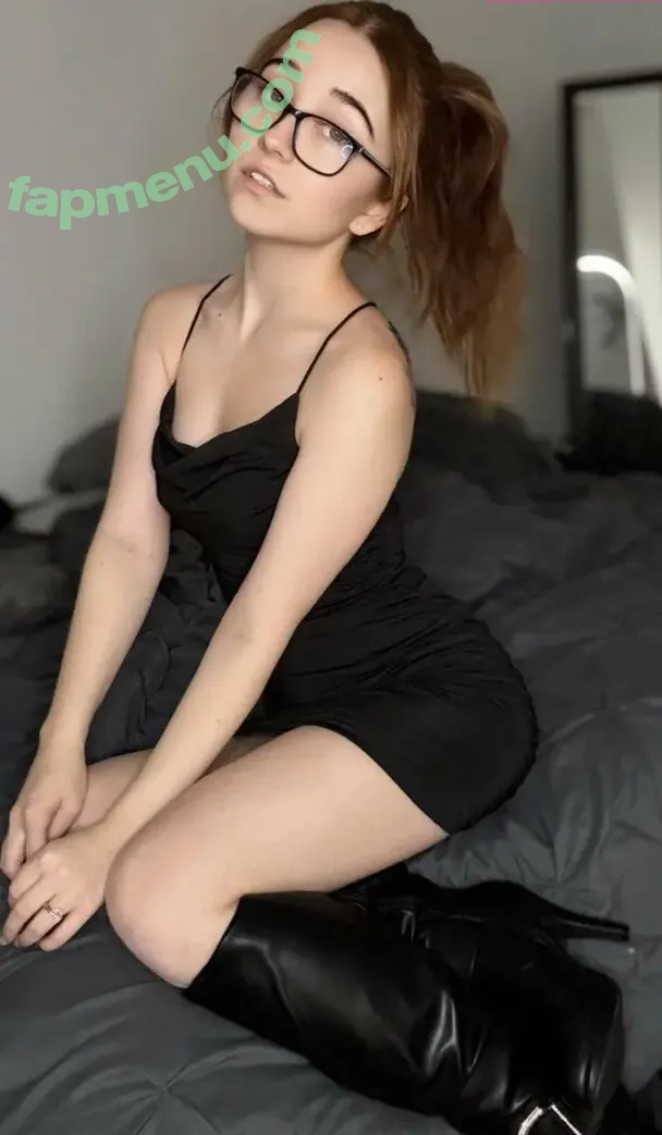 Lyssaurora nude photo #1547 (Lyssaurora)