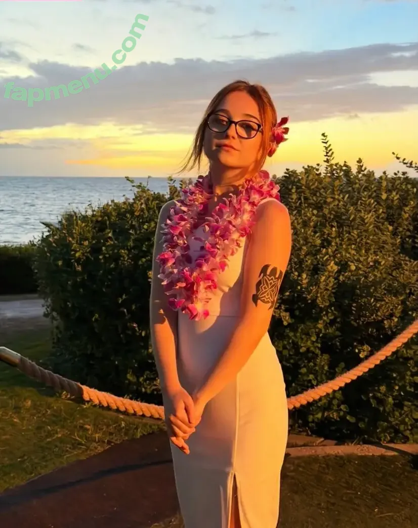 Lyssaurora nude photo #1656 (Lyssaurora)