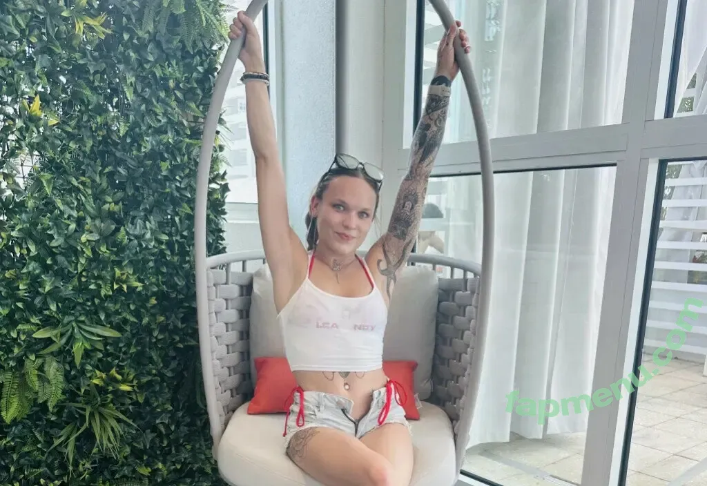 Lyssylola nude photo #0002 (Lyssylola)