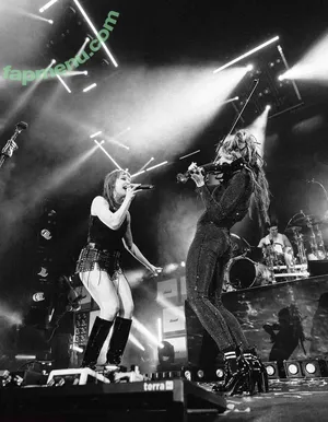 Lzzy Hale / officiallzzyhale nude photo #0057