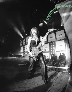 Lzzy Hale / officiallzzyhale nude photo #0059