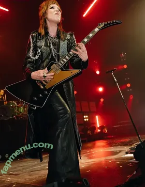 Lzzy Hale / officiallzzyhale nude photo #0064