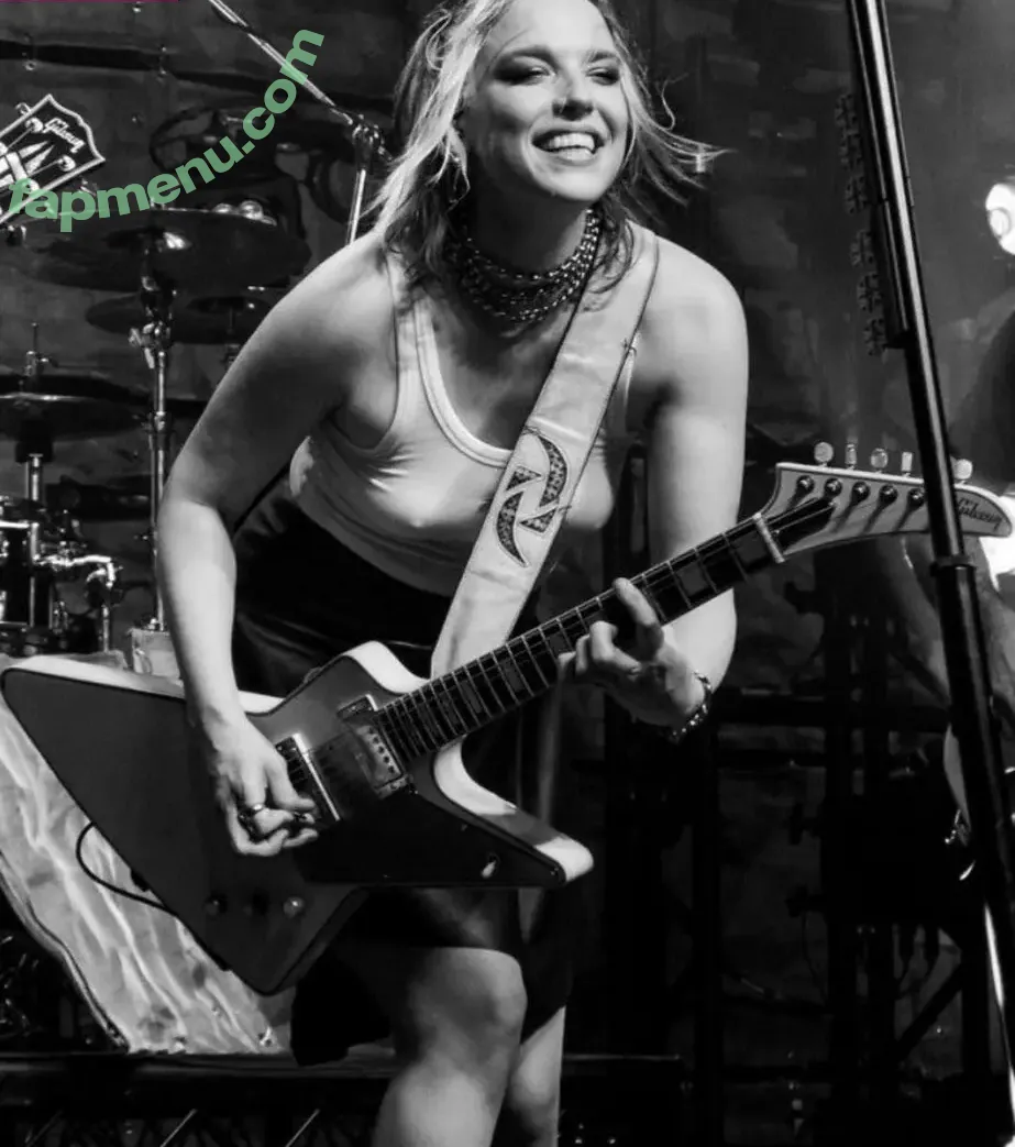 Lzzy Hale nude photo #0017 (Lzzy Hale)