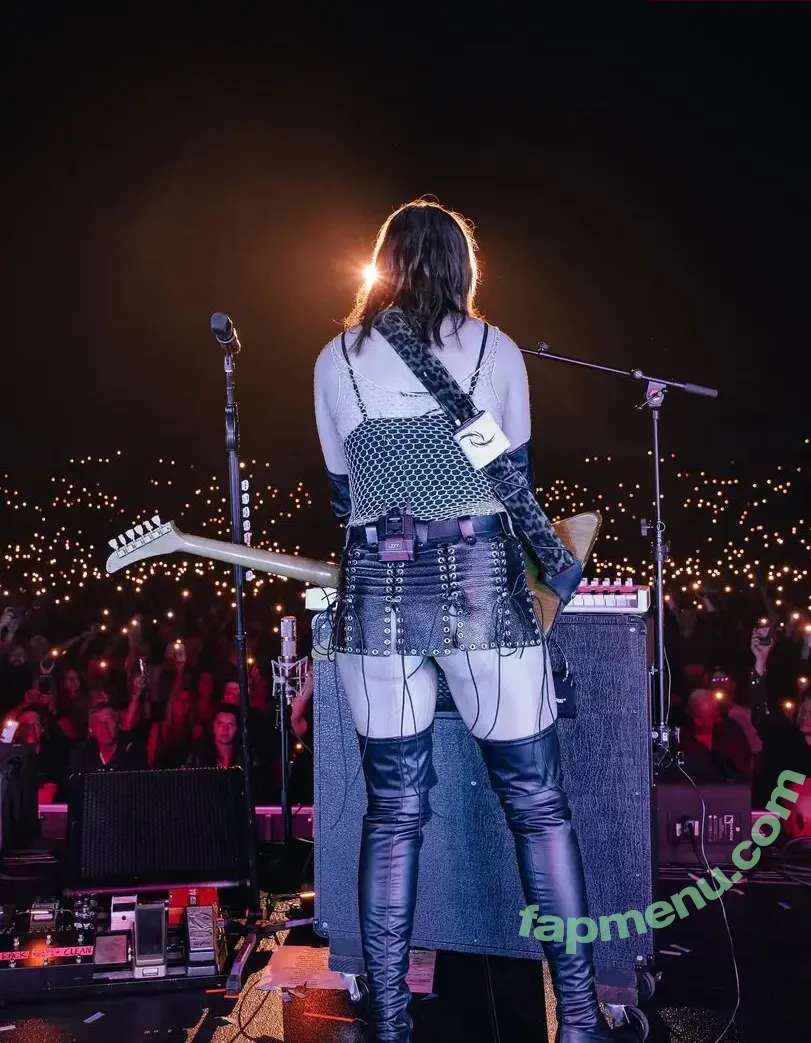 Lzzy Hale nude photo #0071 (officiallzzyhale)