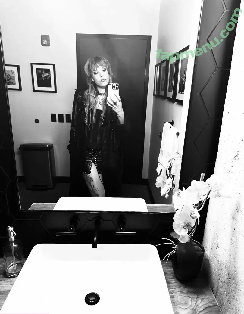 Lzzy Hale nude photo #0100 (officiallzzyhale)