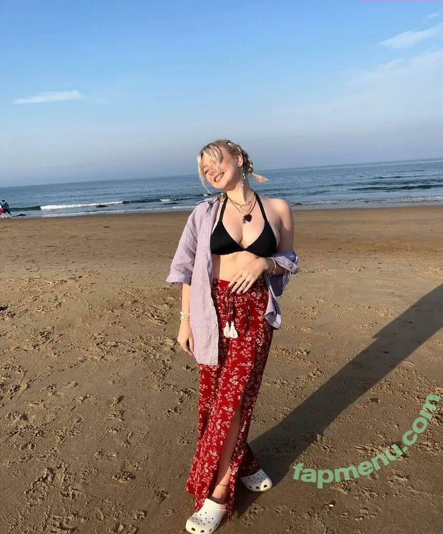 m.ae.3 nude photo #0136 (Discussion Thread)