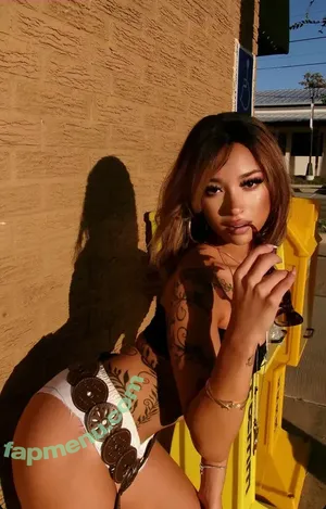 m1a_.r4ven / miaraven nude photo #0012