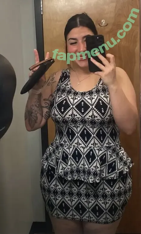 macaronimicaela nude photo #0011 (mothertruckermicaela)