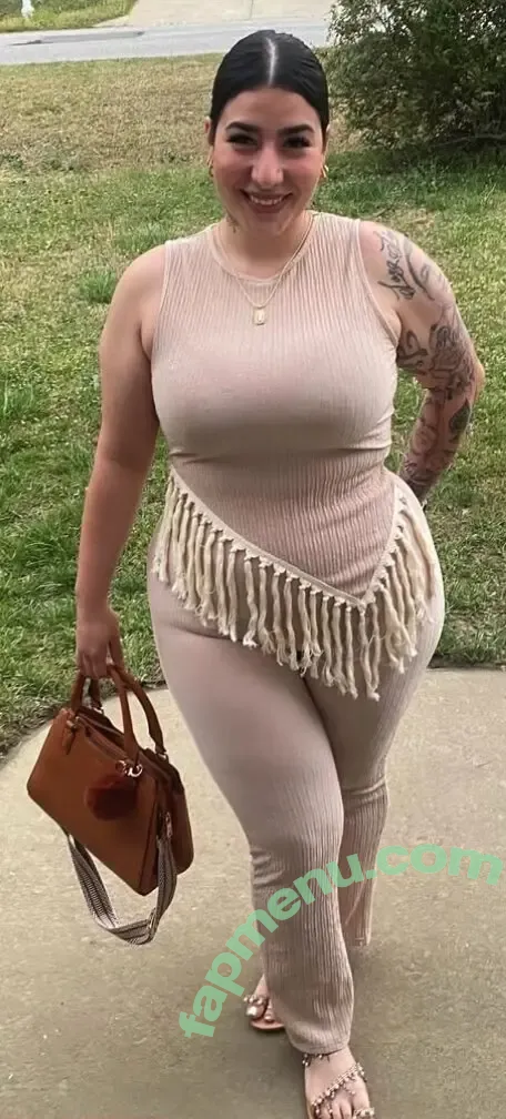 macaronimicaela nude photo #0018 (mothertruckermicaela)