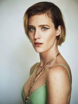 Mackenzie Davis / carolinedavis / tmackenziedavis nude photo #0002