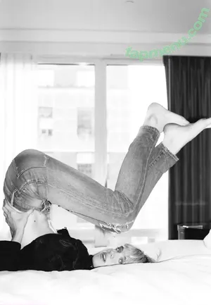 Mackenzie Davis / carolinedavis / tmackenziedavis nude photo #0125