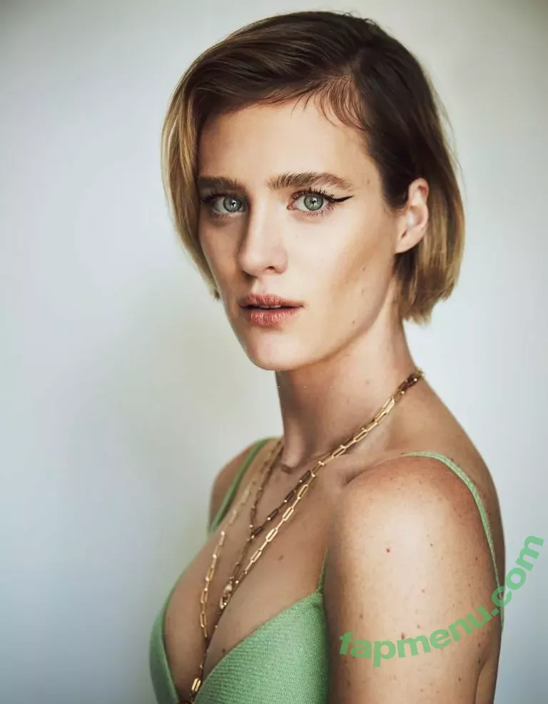 Mackenzie Davis nude photo #0002 (carolinedavis / tmackenziedavis)