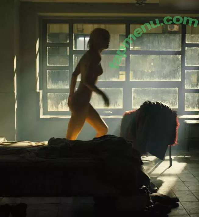 Mackenzie Davis nude photo #0033 (carolinedavis / tmackenziedavis)