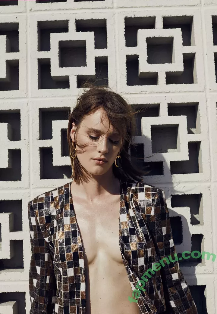 Mackenzie Davis nude photo #0086 (carolinedavis / tmackenziedavis)