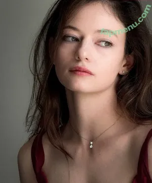 Mackenzie Foy / mackenziefoy nude photo #0062