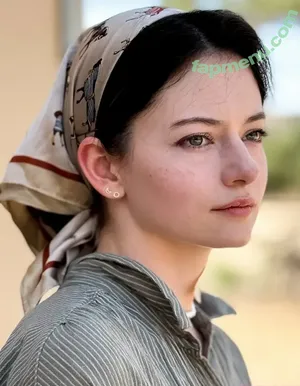 Mackenzie Foy / mackenziefoy nude photo #0088
