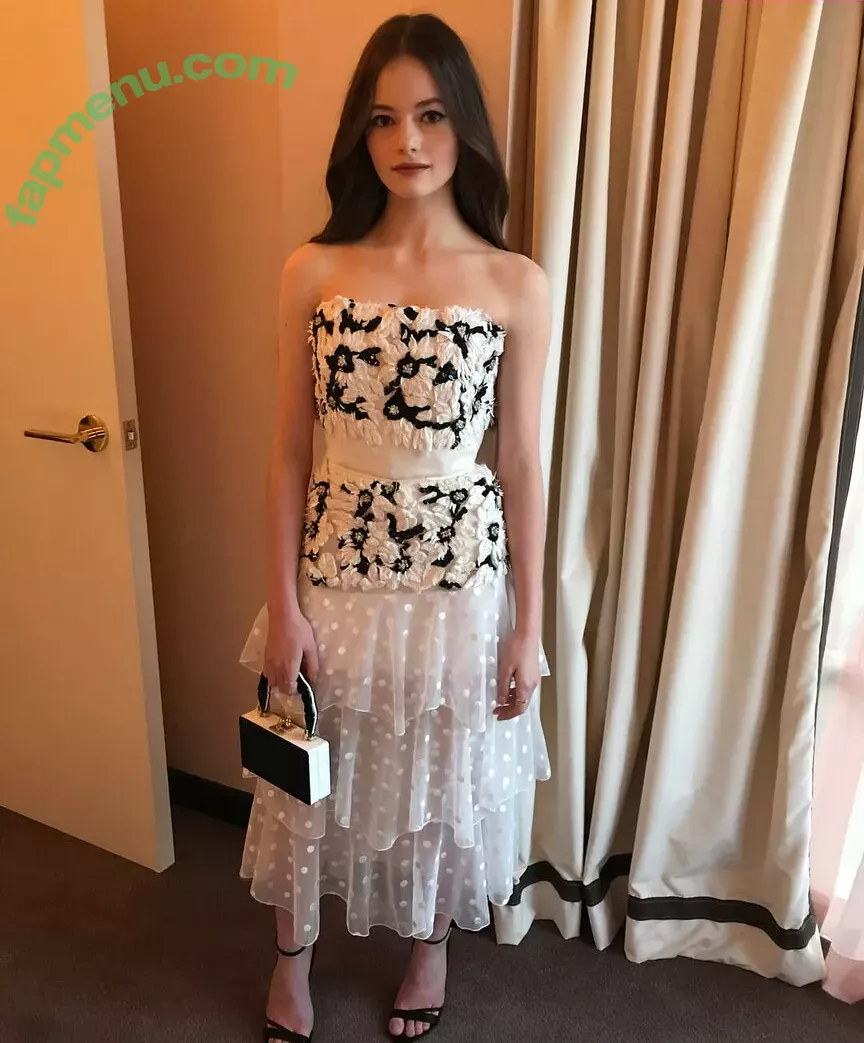 Mackenzie Foy nude photo #0004 (mackenziefoy)