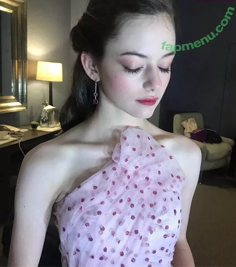 Mackenzie Foy nude photo #0009 (mackenziefoy)