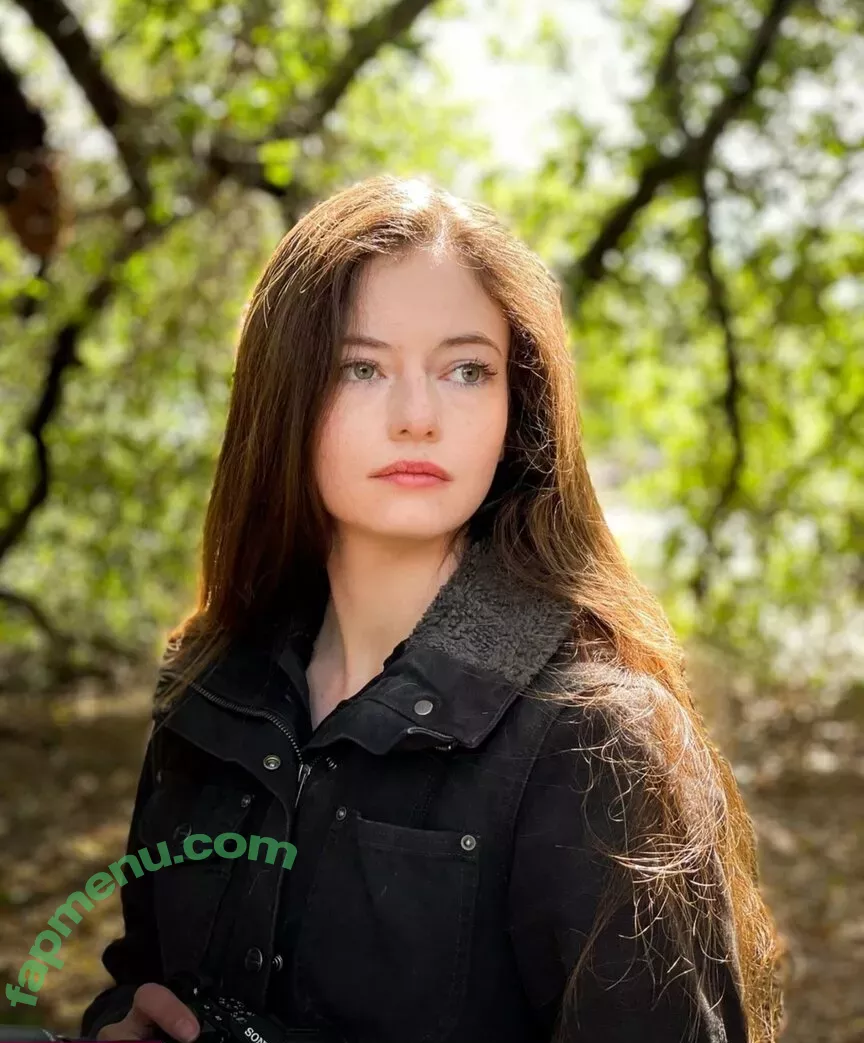 Mackenzie Foy nude photo #0057 (mackenziefoy)