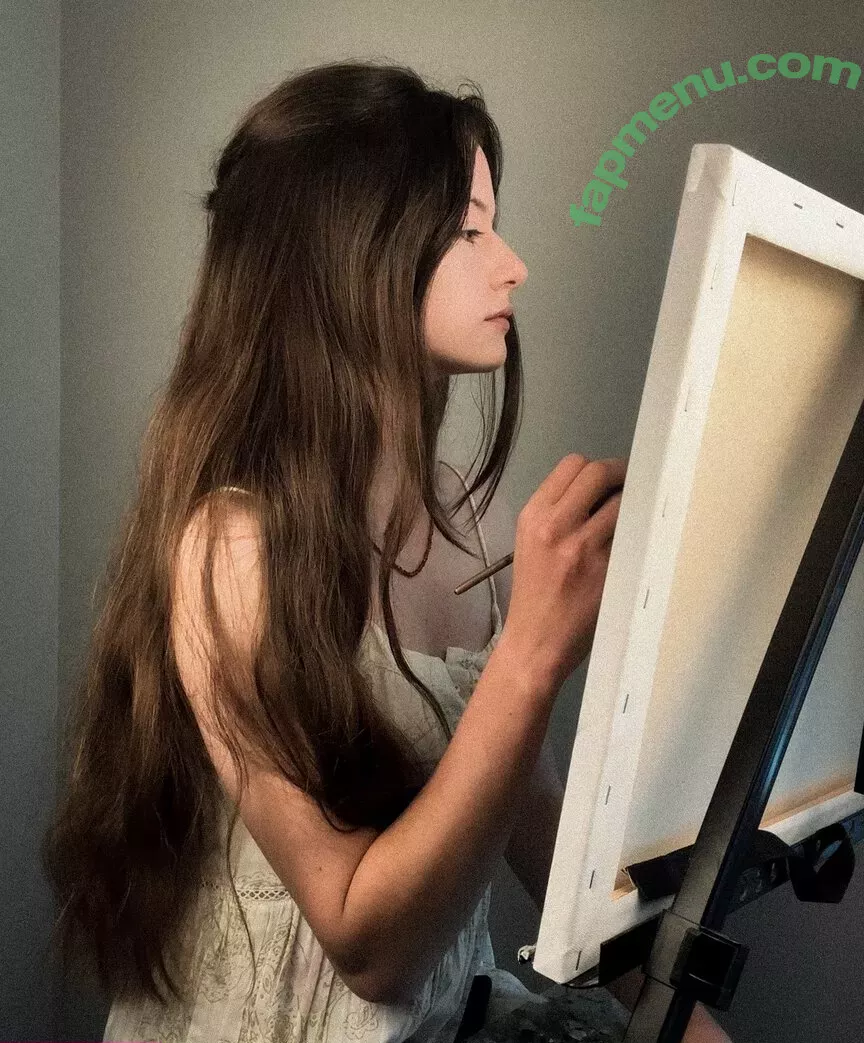 Mackenzie Foy nude photo #0058 (mackenziefoy)