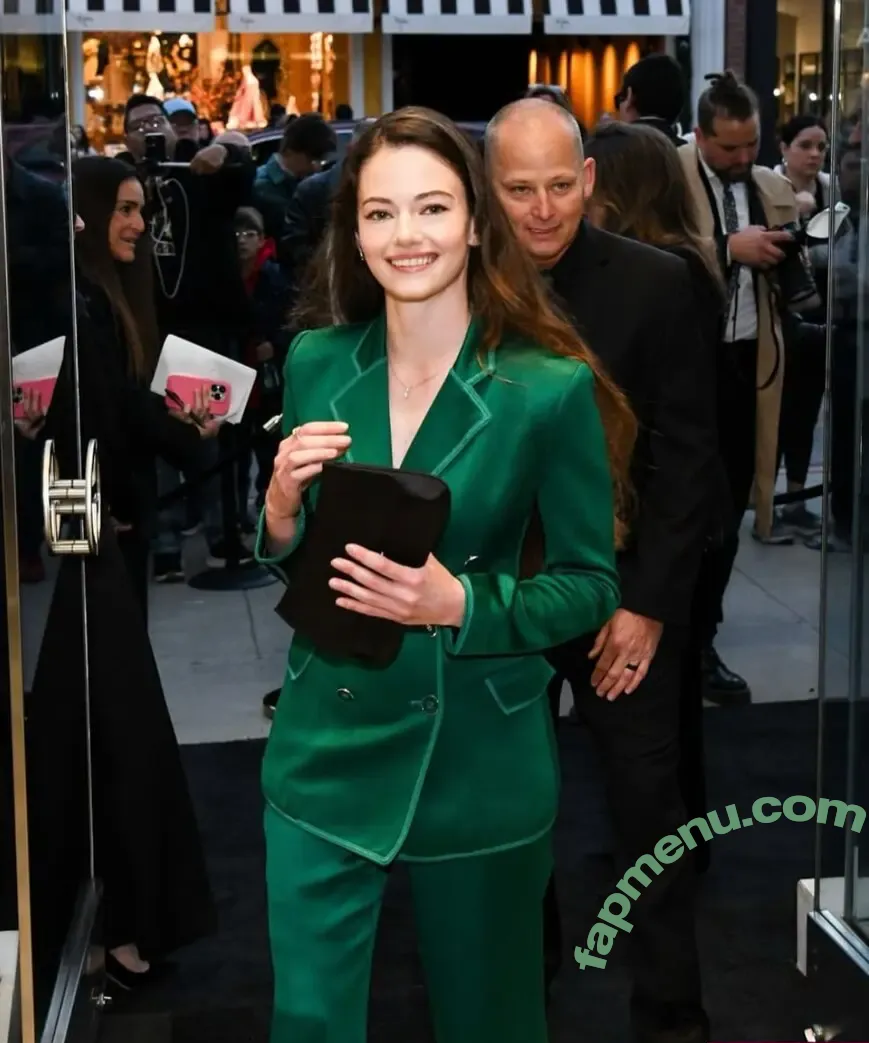 Mackenzie Foy nude photo #0064 (mackenziefoy)