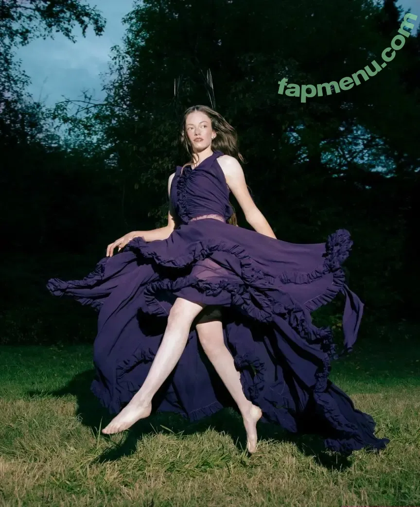 Mackenzie Foy nude photo #0093 (mackenziefoy)