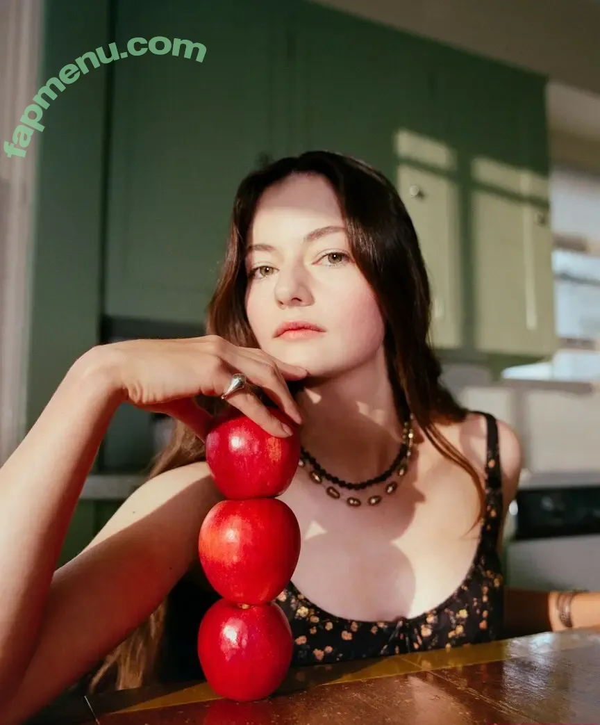 Mackenzie Foy nude photo #0108 (mackenziefoy)