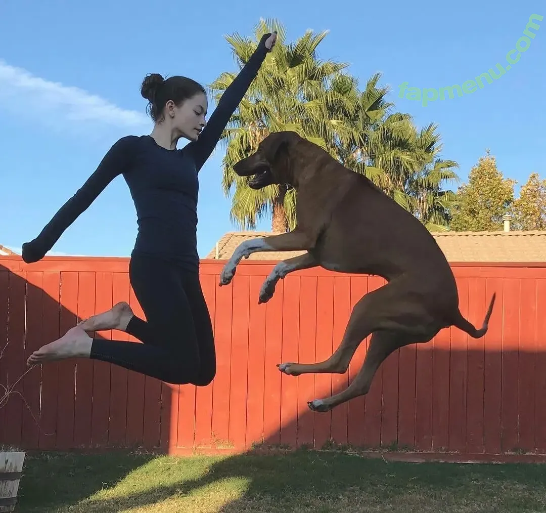 Mackenzie Foy nude photo #0122 (mackenziefoy)