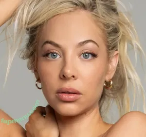 MacKenzie Porter / MacKenziePMusic nude photo #0015