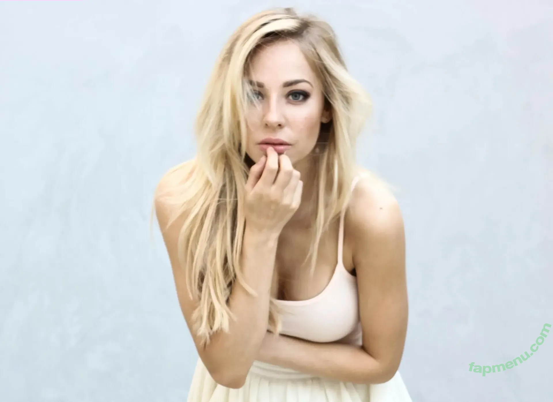 MacKenzie Porter nude photo #0019 (MacKenziePMusic)