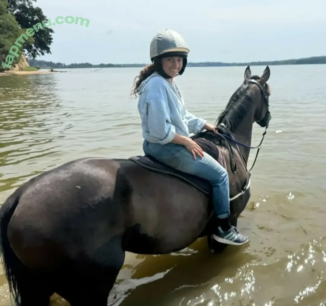 Mackenzie Rosman nude photo #0038 (mackrosman)