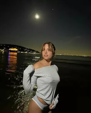 Mackenzie Ziegler / kenzie nude photo #0733