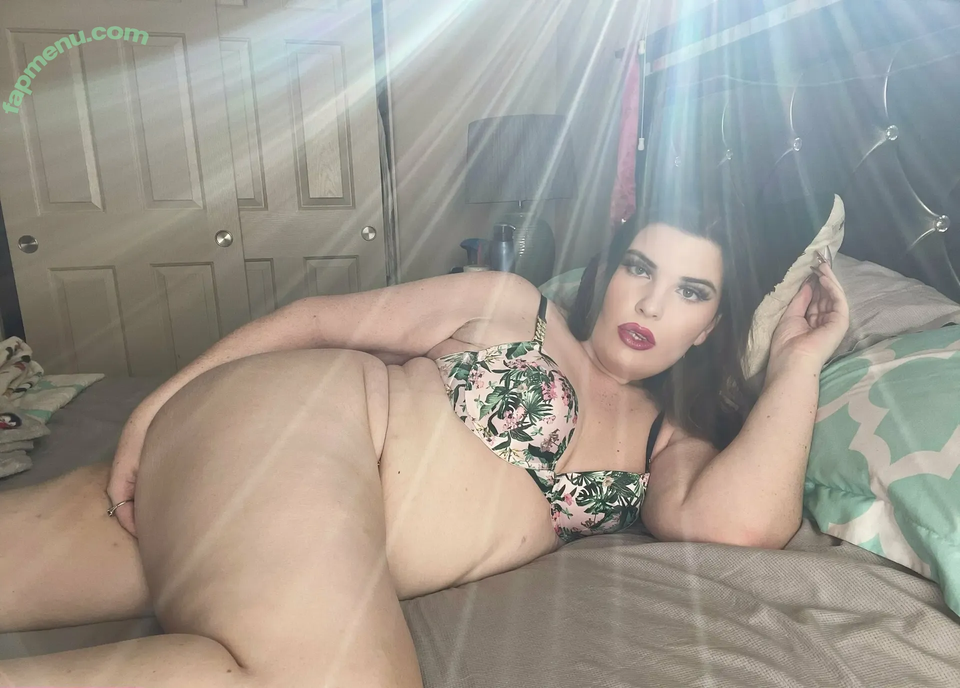 madamemxxx nude photo #0007 (obrenia)