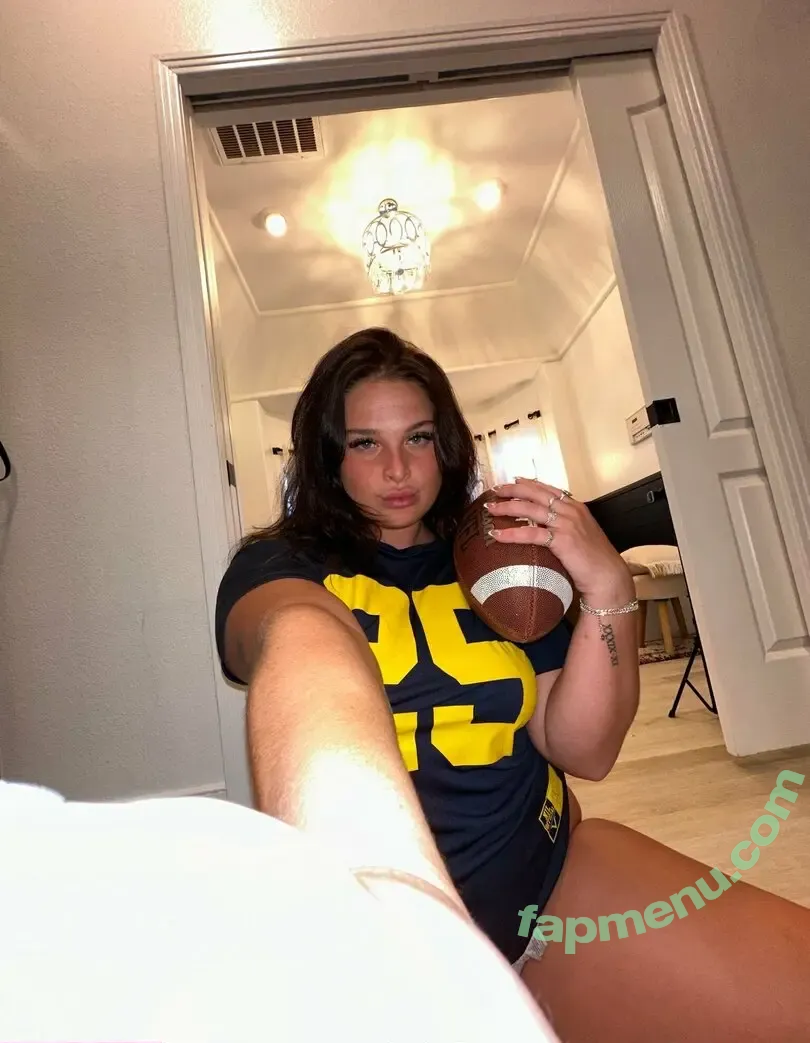 maddiemoon7 nude photo #0017 (maddiemoon7)