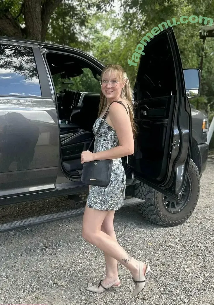 maddikittiii nude photo #0001 (maddii_sutton)
