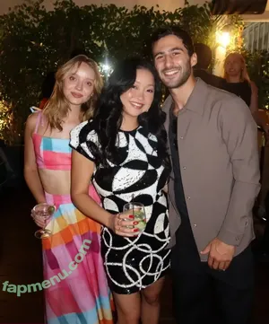 Madeleine Arthur / madeleinearthur nude photo #0077