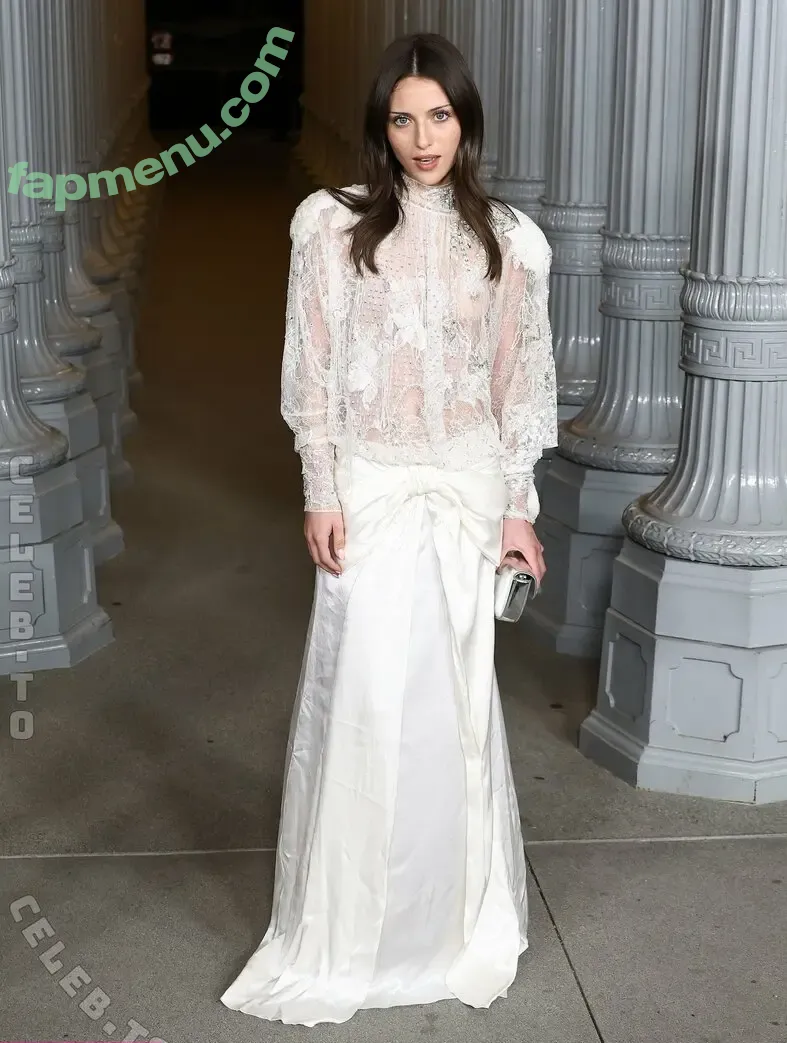 Madeline Argy nude photo #0232 (madelineargy / madelineargy7946)