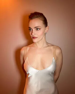 Madeline Brewer / madbrew nude photo #0037