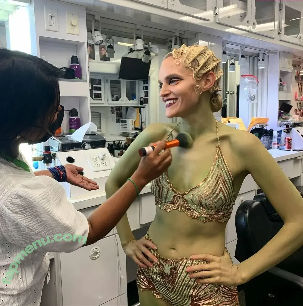Madeline Brewer nude photo #0049 (madbrew)